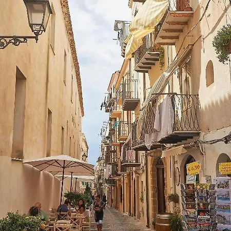 Via Mandralisca Super Central Apartment Cefalu
